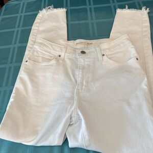 Levi's Women's Off-White Skinny Jeans